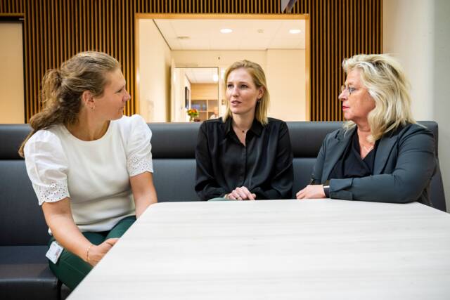Laura de Kok, Daisy Latijnhouwers en Monique Booy