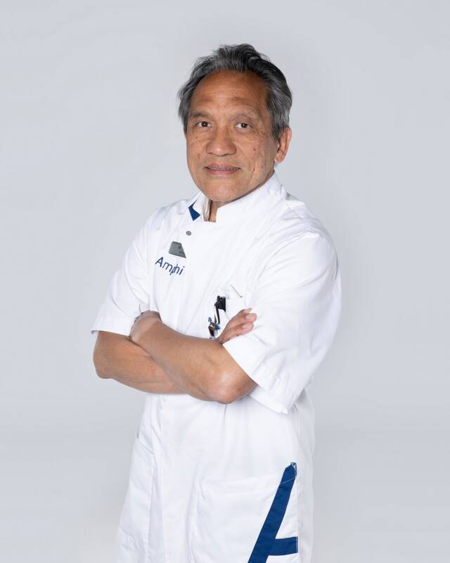 dr. Gwan Ho, Chirurg