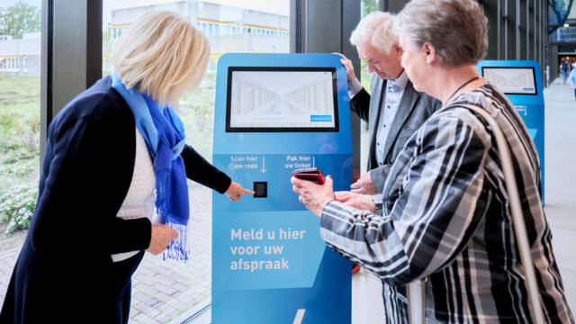 Centrale aanmeldzuilen: wegwijzer en poortwachter
