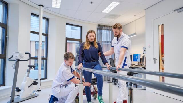 Fysiotherapeutische behandeling bij een beenverlenging door een interne fixatie