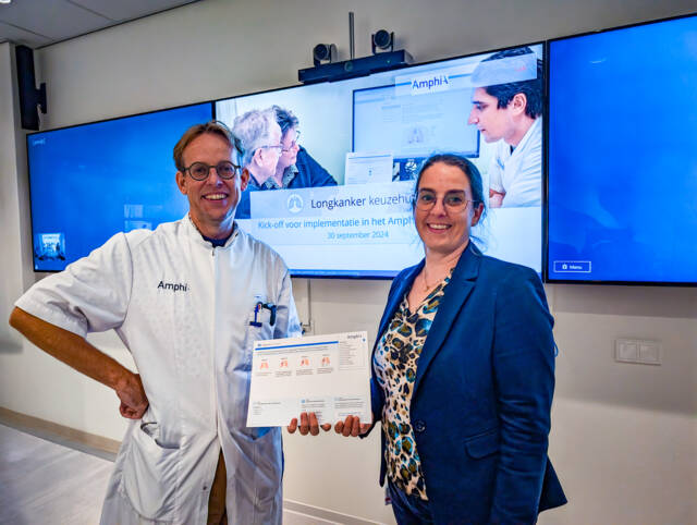 dr. Cor van der Leest (Longarts) en Maatje Schaffelaars (Oncologieverpleegkundige)