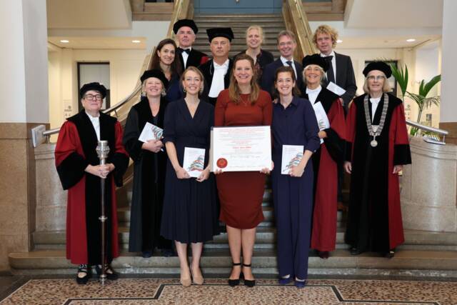 Suzanne Dedden na haar promotie