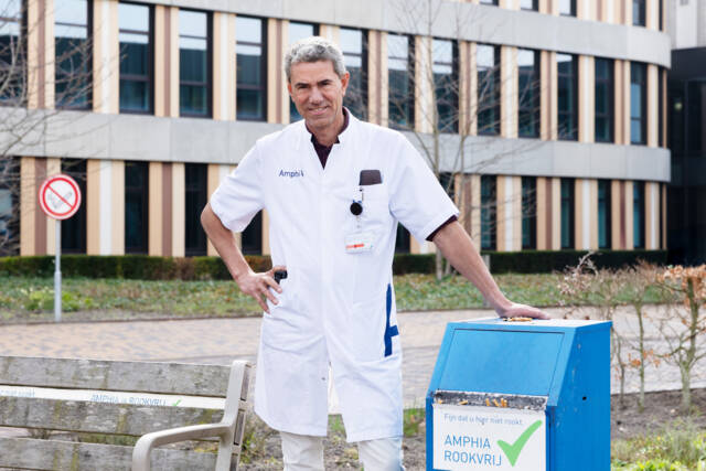 Longarts Remco Djamin weet hoe lastig stoppen met roken is. Hij spreekt uit ervaring.
