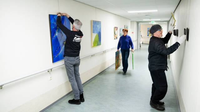 Kunst van medewerkers in gangen Amphia